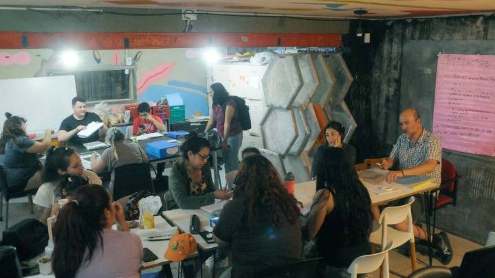 Orillas, la ONG que enseña, capacita y acompaña desde hace 15 años en el barrio República de la Sexta