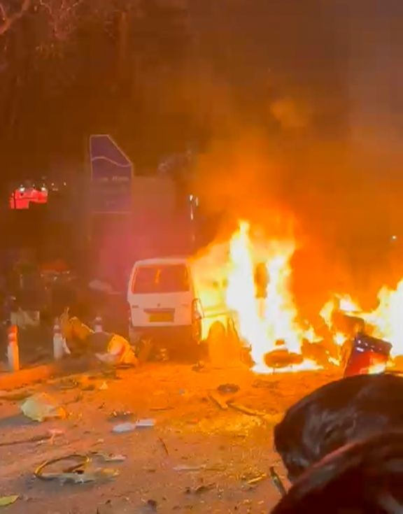 Delhi: 8 killed, dozen injured in car explosion near Red Fort; high alert in Maha, UP