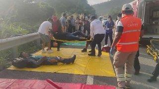 [Video] Sube a 3 las víctimas fatales tras accidente en la autopista Barranca Larga