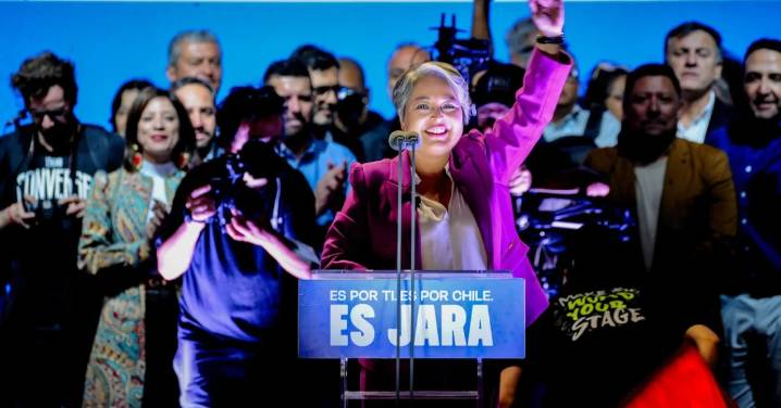 Jeannette Jara calla pifias a carabineros y llama a la unidad en cierre de campaña