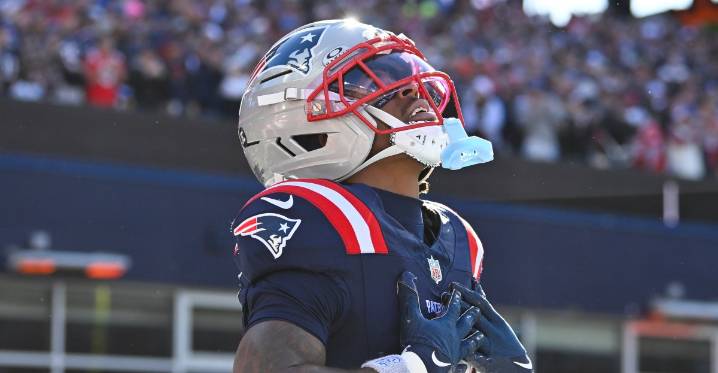 DeMario Douglas, Terrell Jennings have career days playing with heavy hearts