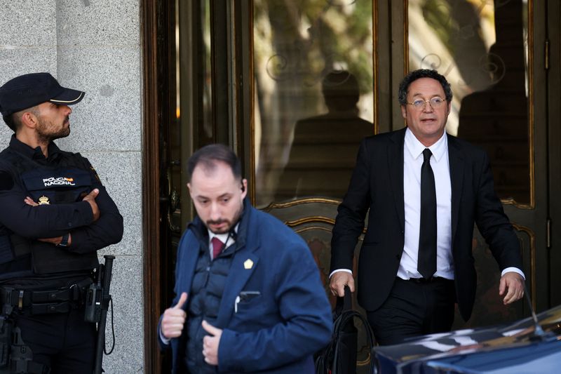 Spain's top prosecutor defends his innocence in leak trial