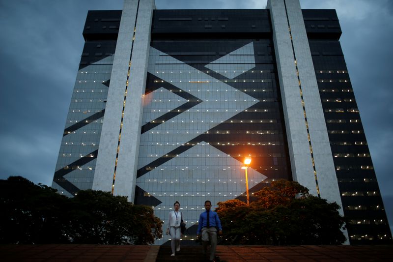 Banco do Brasil cuts 2025 net income outlook as farmer defaults surge
