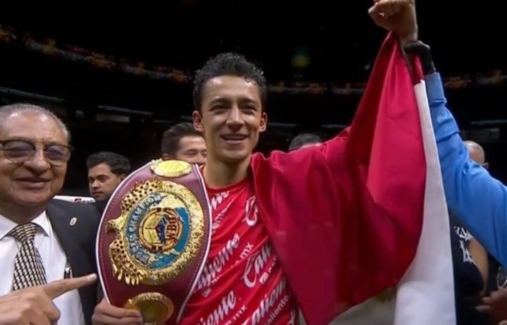 Rafael ‘Divino’ Espinoza retiene el título pluma por TKO