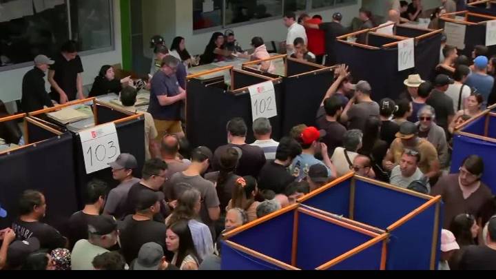 Video muestra colapso en local de votación en Puente Alto