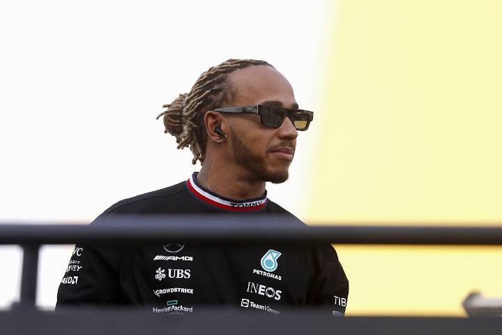 Hamilton: My jewellery will be staying despite F1 clampdown