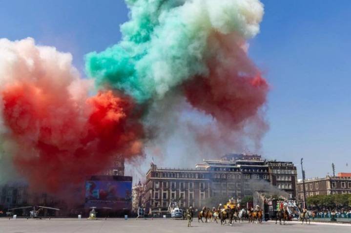 Sheinbaum lanza potente mensaje en el desfile que sacudió al Zócalo