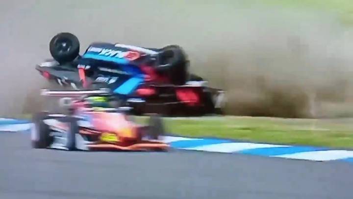 Impresionante vuelco en la Fórmula 3 Metropolitana