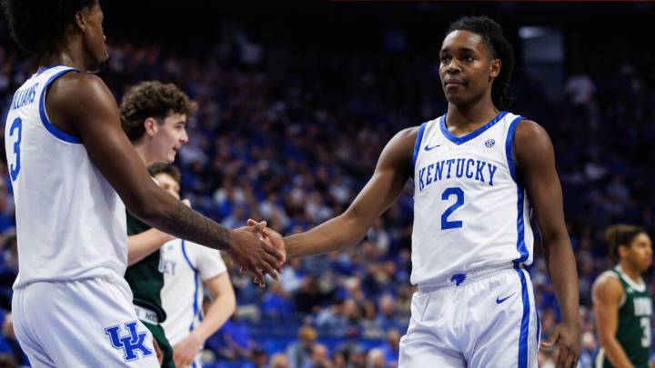 College basketball rankings: Coaches Poll top 25 sees Arizona continue ascent