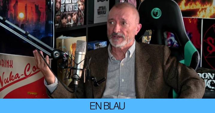 Arturo Pérez-Reverte, escritor, vive en Navata, a 30 kilómetros de Madrid, en una casa con 32.000 libros