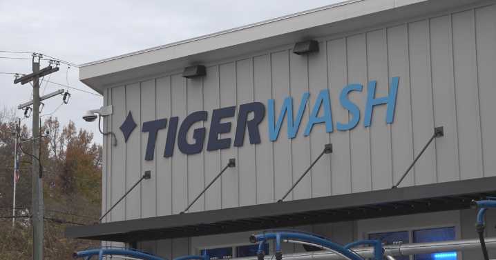 TigerWash donates to Meals on Wheels