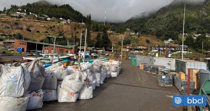 Primer cargamento de materiales para nuevo colegio en Juan Fernández arribó a la isla