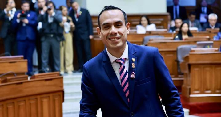 Presidente de Perú amenaza con entrar a Embajada de México. “No me tiembla la mano”