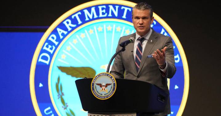 Miembros transgénero de la Fuerza Aérea demandan al gobierno de EEUU por revocación de pensiones