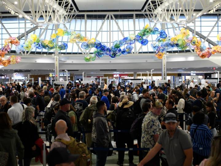 How would the government shutdown affect Thanksgiving travel? Here's what to know