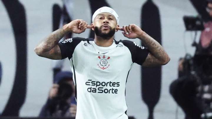 Memphis Depay makes commentator instantly eat his words after brutal comments