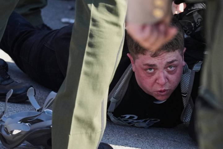 Photos of protesters clashing with police outside Chicago immigration facility