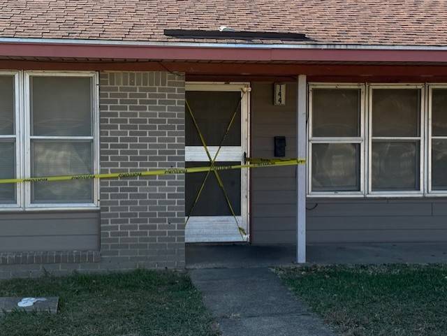 Woman in bloody clothes accused of killing mother in Arkansas