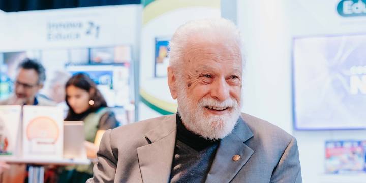 Francesco Tonucci: “Una escuela con los estudiantes sentados y callados va contra la convención de derechos del niño”