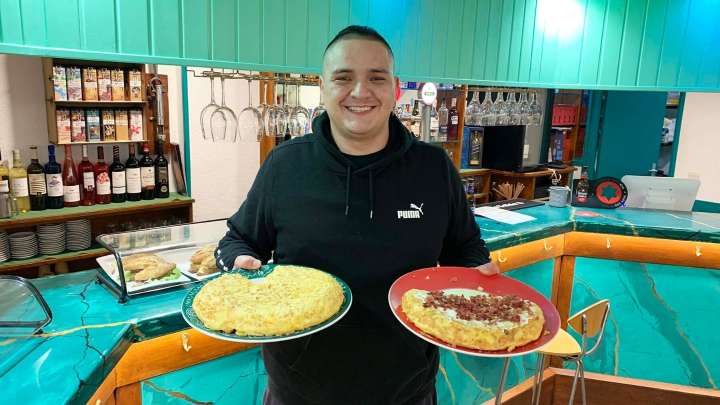 Jonnathan, de repartidor a ser el rey de la tortilla de patata en Pamplona: “El fin de semana estamos a tope”