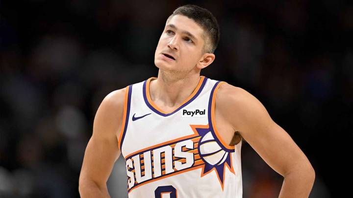 Suns’ Grayson Allen leaves Pacers game with right leg injury