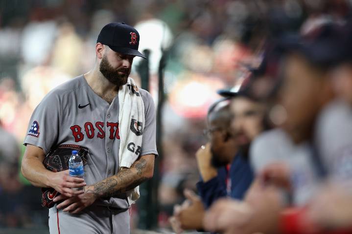 Lucas Giolito gives positive update on elbow after Red Sox make ‘obvious’ qualifying offer call on him