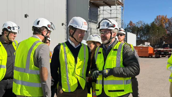 Azcón espera aprobar inicialmente "antes de que acabe el año" el proyecto de centros de datos de Microsoft en Aragón