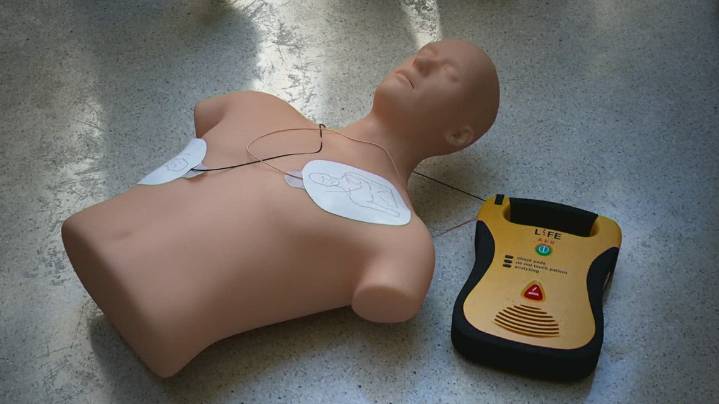 North Texas mom who collapsed at high school now mapping AEDs across the country