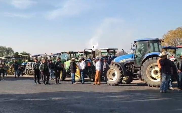 Agricultores y transportistas desquician carreteras en varios estados del país