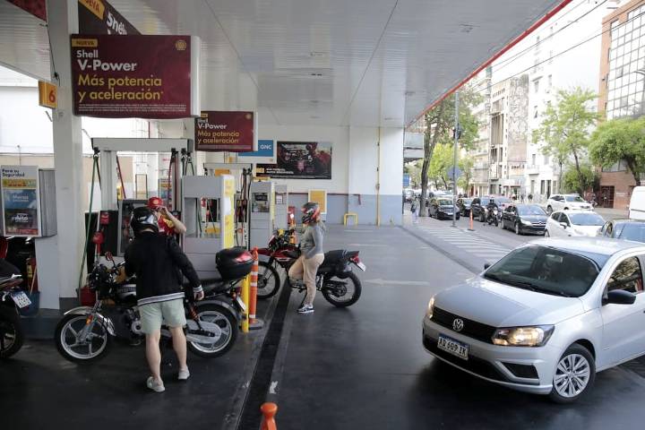 El precio de la nafta. Revuelo entre petroleras por un proyecto de ley en la provincia de Buenos Aires