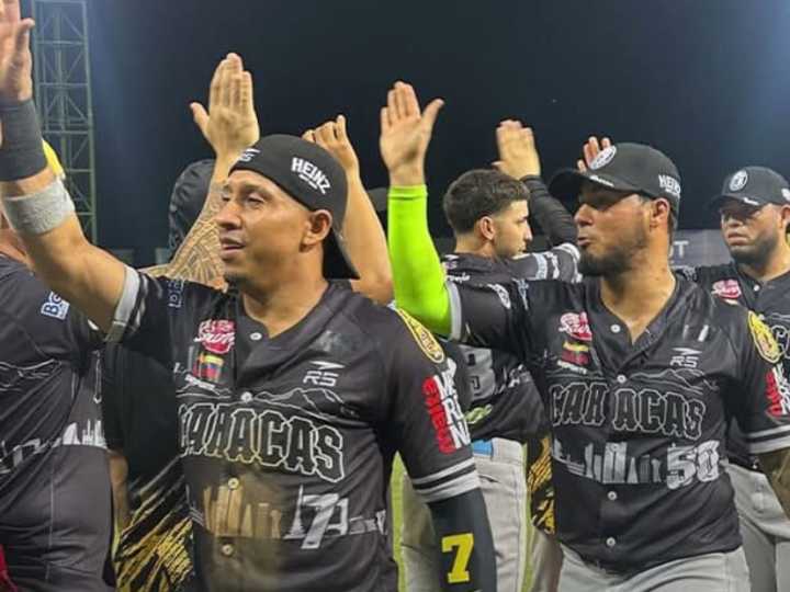 Rally de seis carreras permitió la victoria del Caracas