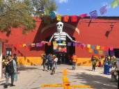 Panteones reciben este 1 de noviembre a quienes honran a sus angelitos