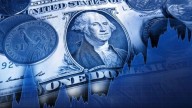 Este lunes, el dólar blue subió $10 y cierra en $1.425