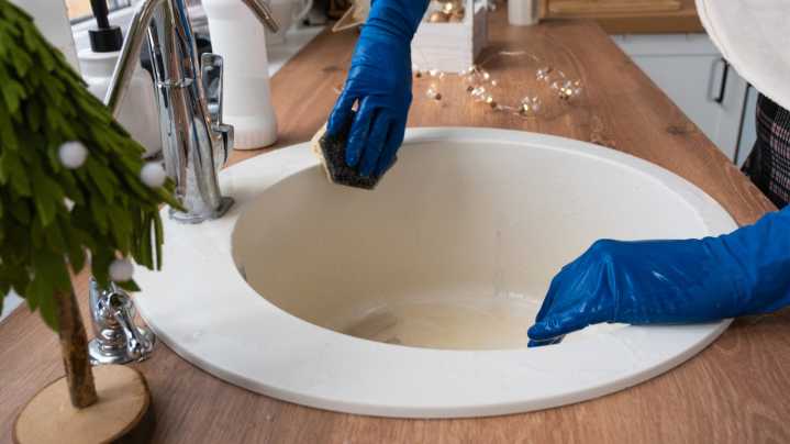 16 Things To Check Off Your Cleaning List Before Hosting For The Holidays