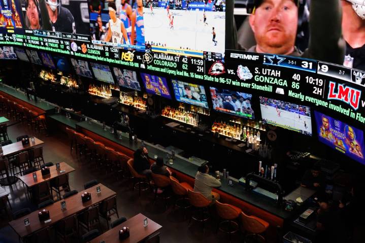 Opinion: Student athletes shouldn't be allowed to bet on pro sports