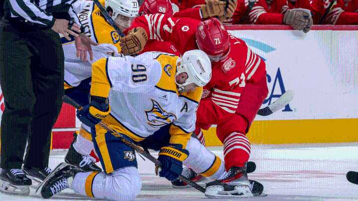 Predators score 5 in 3rd, defeat Red Wings to end 3