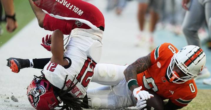 Carson Beck throws 3 TDs, No. 16 Miami rolls to 41