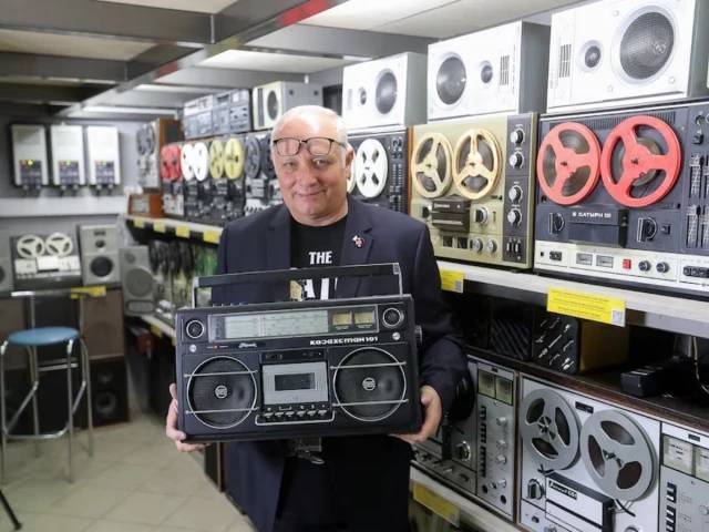 Kazakh collector preserves recorders that powered Soviet bootlegs