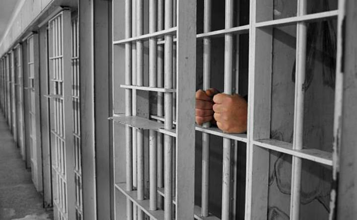 Trasladan al exvicepresidente Jorge Glas y 300 reos más a nueva cárcel de máxima seguridad de Ecuador