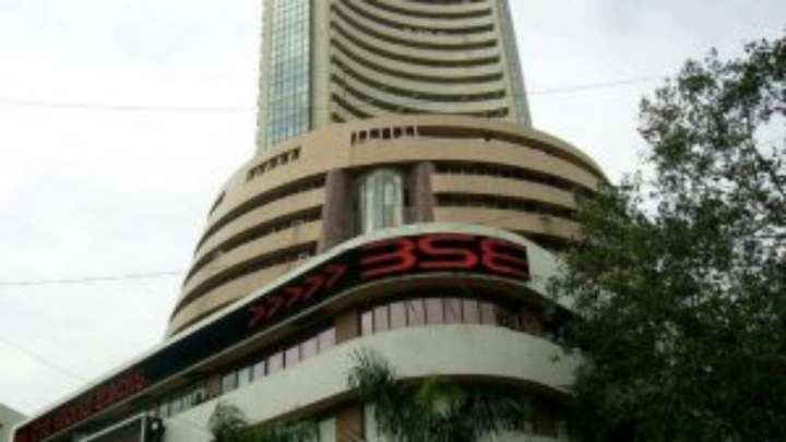 Volatility rules Indian stocks on Thursday, close flat on profit booking