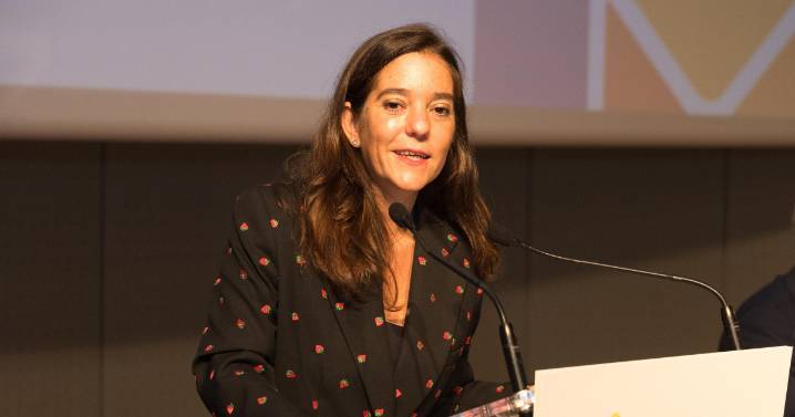 La alcaldesa de La Coruña se niega a renunciar a una facultad de Medicina en su ciudad