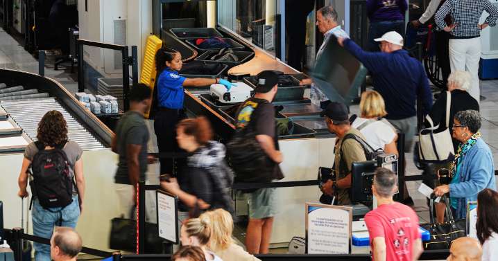 Flight delays pile up as government shutdown enters second month