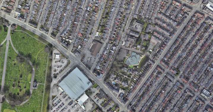 Police close part of major Liverpool road