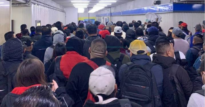 Caos en el Metro de la Ciudad de México tras retiro de tren; checa la línea afectada