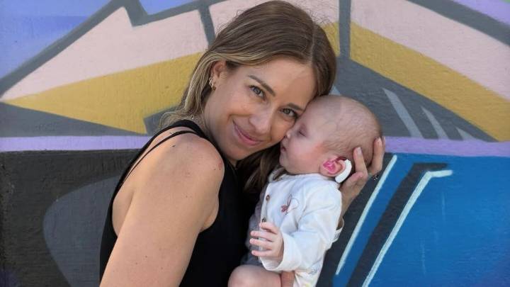 Carmen Aub pide ayuda para el tratamiento de su hija que padece sordera