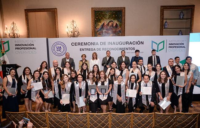 Celebran graduación de 30 nuevos especialistas dentales del Instituto de Innovación Profesional Oyervides