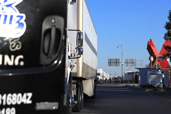 Sufre economía de Juárez pérdidas por mil 200 mdd tras bloqueos en puentes y carreteras