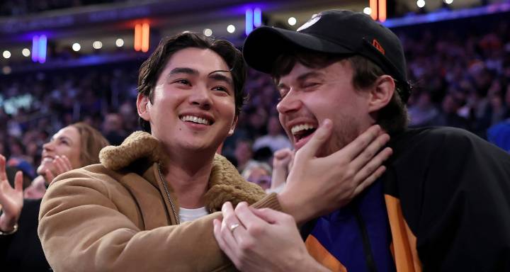 Summer I Turned Pretty’s Sean Kaufman Plants Kiss On Co-Star Christopher Briney at Knicks Game – Watch! | Christopher Briney, Sean Kaufman, Sports, The Summer I Turned Pretty | Celebrity News and Goss