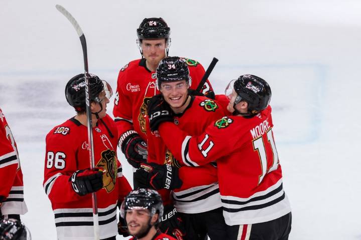 Photos: Chicago Blackhawks 3, Toronto Maple Leafs 2