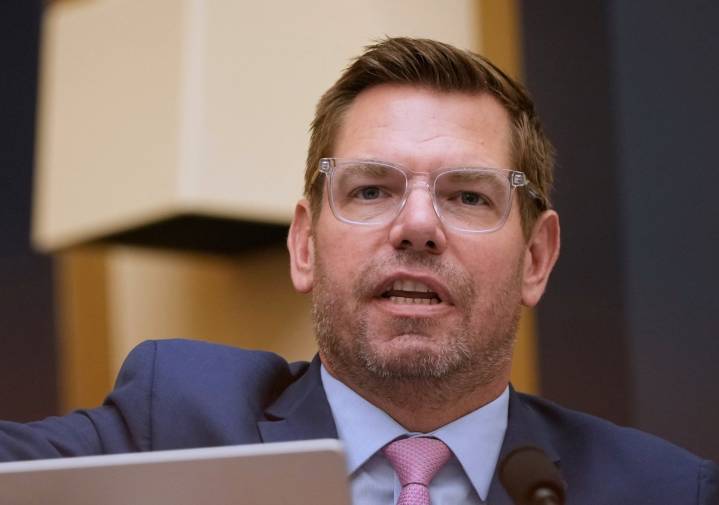 Fiscal del juicio político contra Trump anuncia su candidatura a gobernador de California